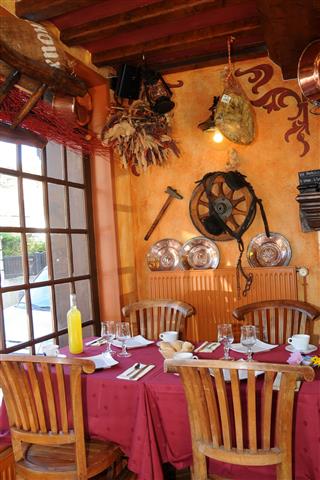 HOTEL ** RESTAURANT