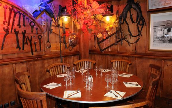 HOTEL ** RESTAURANT